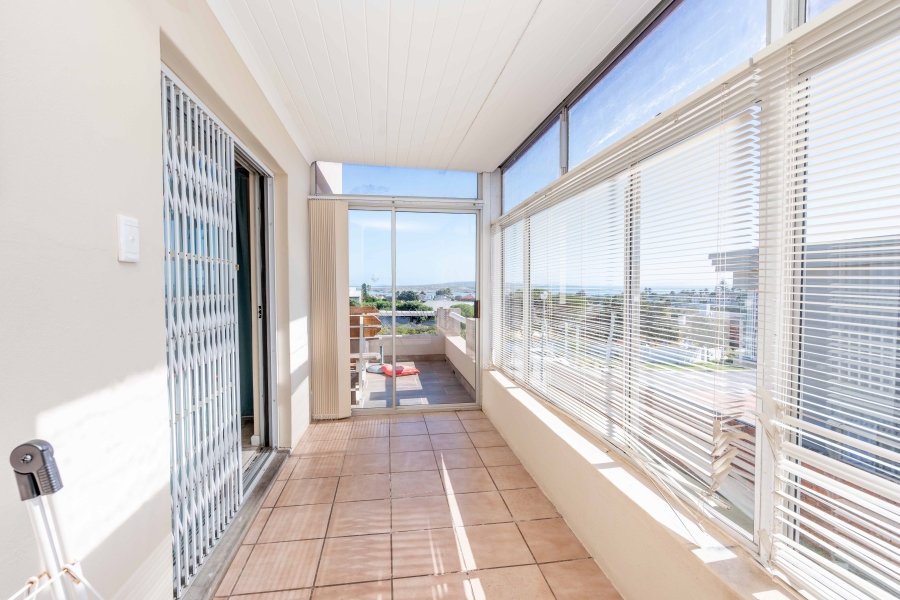 8 Bedroom Property for Sale in Middedorp Western Cape